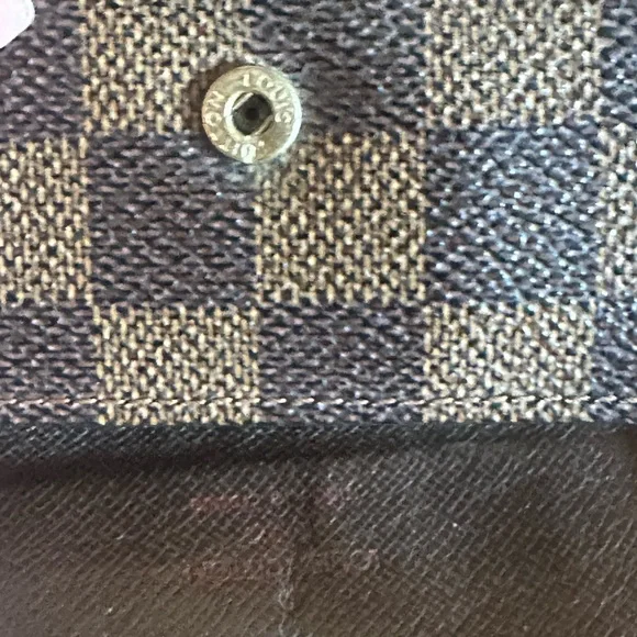 Louis Vuitton Damier Ebene Brown Checkered Key Holder Men or Women - Picture 9 of 16